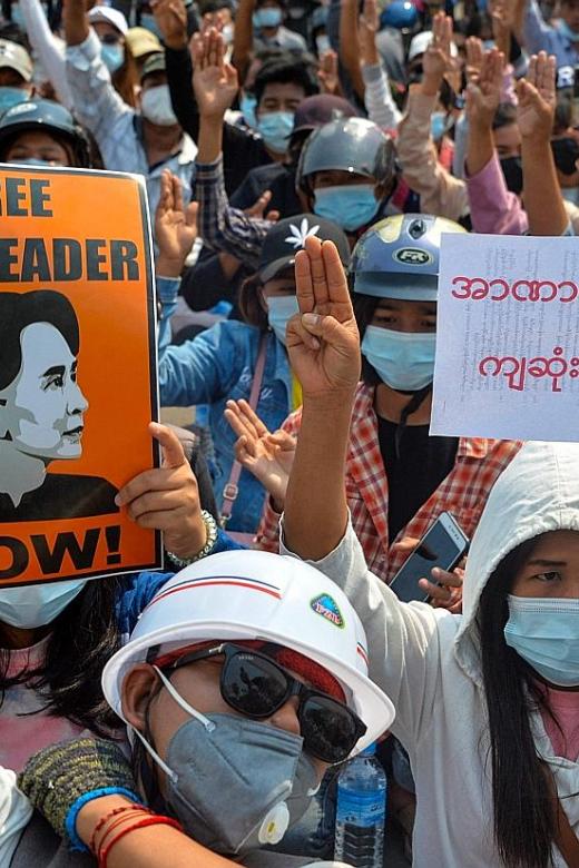 Myanmar junta accuses Suu Kyi of accepting $800k in bribes
