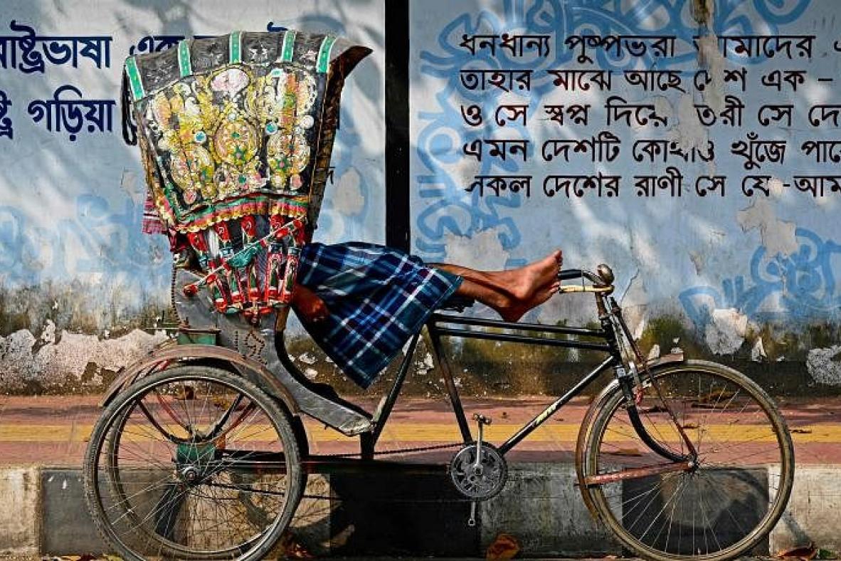 Fading Colours: Bangladesh’s Threatened Rickshaw Art, Latest World News ...