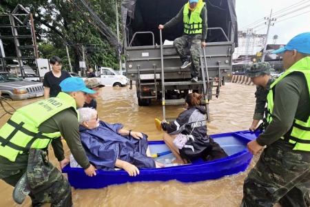 Tourists avoid Chiang Mai as Thailand warns of more floods