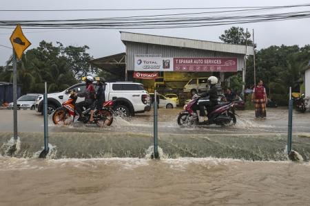 Kuala Lumpur and nearby areas hit by flash floods, landslide