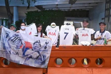 Kane and Son crowd favourites as Spurs arrive in Singapore 