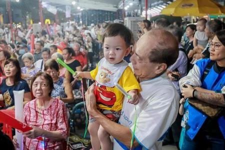 Yew Tee residents gather to see Lawrence Wong sworn in as PM