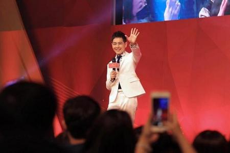 Jimmy Lin attends first public event in 7 months, sings for 3,000 fans