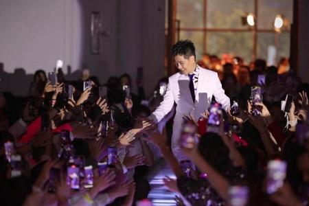 Jimmy Lin attends first public event in 7 months, sings for 3,000 fans