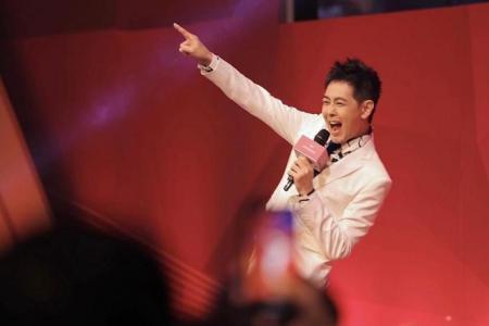 Jimmy Lin attends first public event in 7 months, sings for 3,000 fans