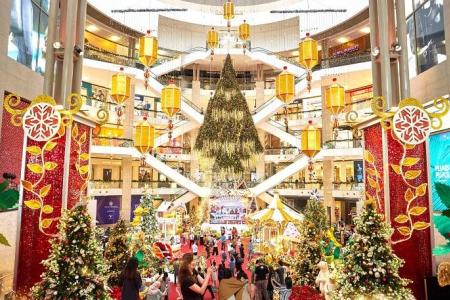 Hanging Christmas tree falls on Singaporean tourist’s head in Kuala Lumpur mall