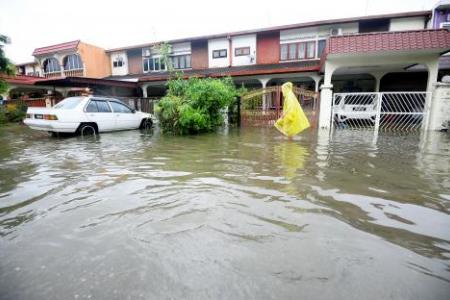 PM Ismail calls in troops to help as floods hit Malaysia, with more rain expected