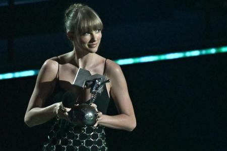 Taylor Swift wins most prizes at MTV Europe Music Awards