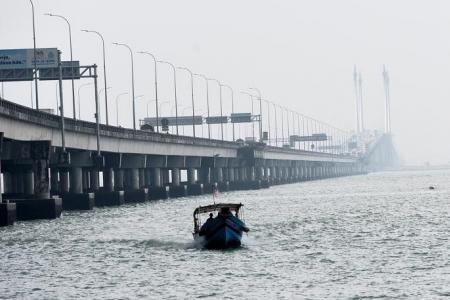 Man jumps off Penang Bridge after allegedly killing woman