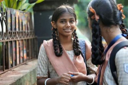 Chance encounter transforms girl from Mumbai slum into teenage model, Internet influencer