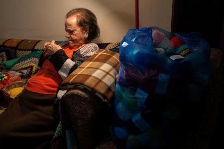 Greek grandma, 93, knits scarves for children in need