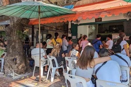 Queue-fixers help tourists stomach long lines at Bangkok’s Michelin-rated eateries 