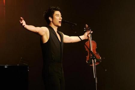 Singer Wang Leehom kneels and thanks his fans at Taipei concert