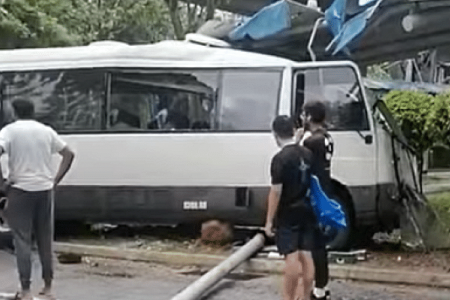 Man taken to hospital after minibus crashes into sheltered walkway in Sengkang