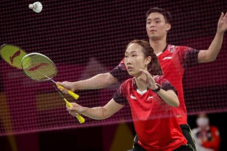 Singapore beat Scotland 3-0 to make badminton mixed team final four