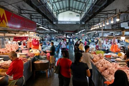 Singaporeans allegedly smuggling fresh chicken from Johor