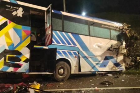 2 dead, 3 Singaporeans injured in accident on Malaysia highway involving tour bus to KL 