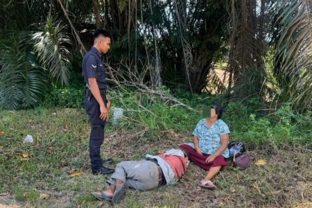 Elderly couple nearly faint from heatwave; get help from Johor police