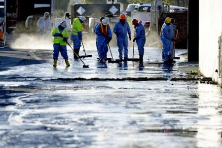 38,000 litres of crude oil cover LA streets