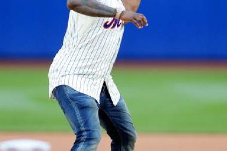 50 Cent throws first pitch and it's bad. Really bad...