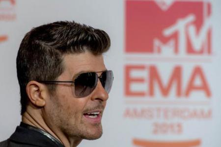 Thicke mercilessly trolled in #AskThicke publicity stunt