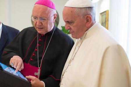 Pope: Kids, stop wasting time on the Internet