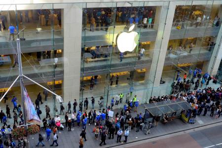 3 crazy things Apple fans have done to get the iPhone 6