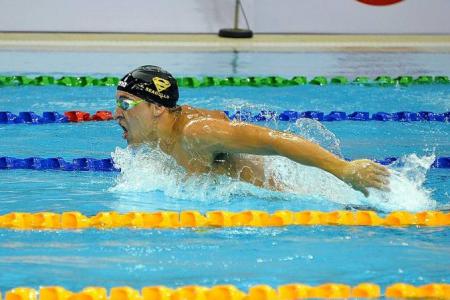 Gold but no world record for Le Clos