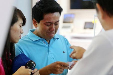 Man weeps in plea for refund from Sim Lim Square shop