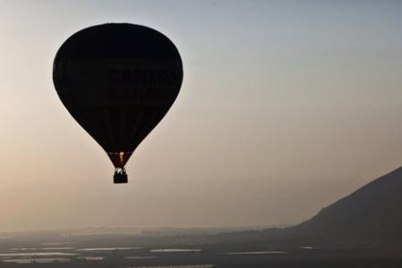 Tourists land in Indian jail after hot air balloon strays off course