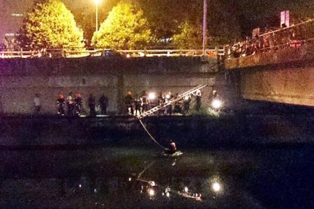 Cabby rescued after taxi plunges into canal at Whampoa