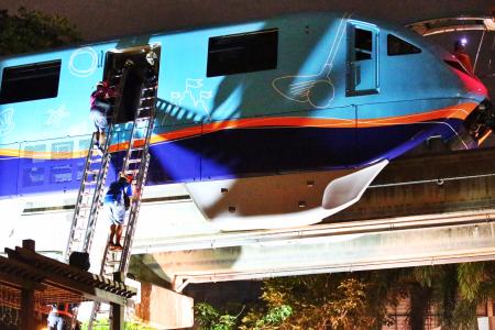 60 people trapped in Sentosa monorail rescued