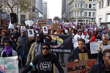 Thousands rally in US cities to protest police killings