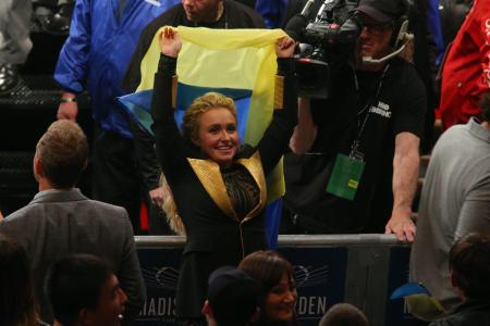 PANETTIERE CHEERS AS UKRAINIAN BOXER FIANCE DEFENDS TITLE AGAIN