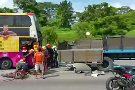 Two drivers trapped after three heavy vehicles collide at SLE
