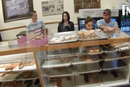 Ariana Grande apologises for donutgate but not to the donut shop