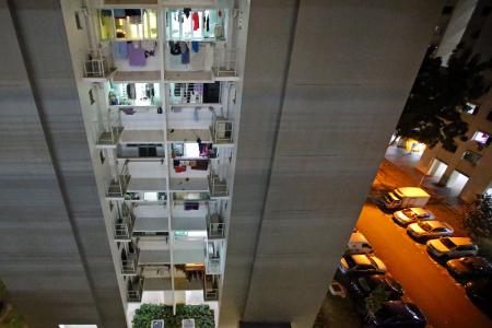 Yishun high-rise drama: Intruder hides in strangers' flats to evade cops