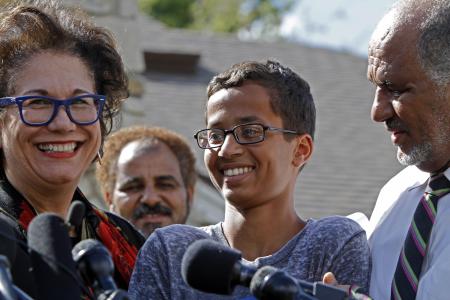 Muslim teen arrested for homemade clock invited to the White House