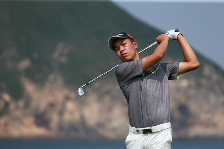 China's Jin leads by two as winds snuff out others' hopes