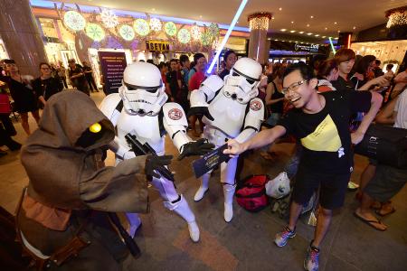 Fans queue overnight for Star Wars premiere tickets