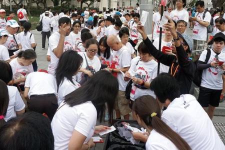 SG50 Jubilee Big Walkers discover S'pore's landmarks with little red booklet