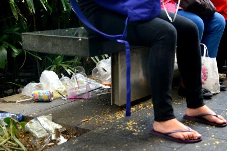 Singaporeans' trashy habit