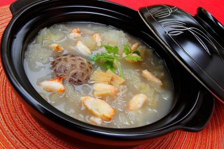 Fish maw and crab meat soup