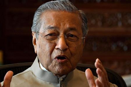 Mahathir: Najib must be ousted or M&#039;sia will suffer