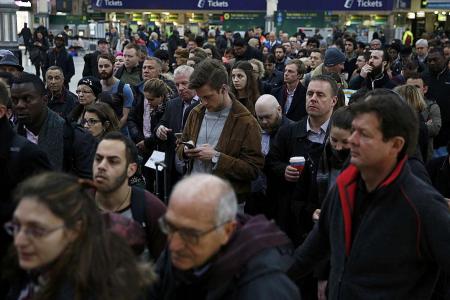 300,000 commuters affected in London&#039;s Southern Rail strikes