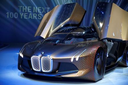 BMW to have self-driving car by 2021 World&#039;s first smart jacket to go on sale Drones to deliver emergency defibrillators?