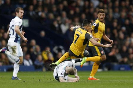  Arsenal&#039;s Alexis Sanchez sustains an injury after this challenge from West Bromwich Albion&#039;s James McClean