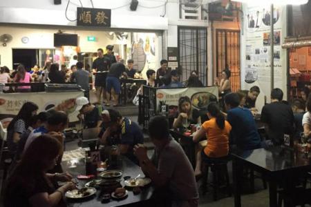 Bak kut teh outlet suspended for 2 weeks for unclean practices
