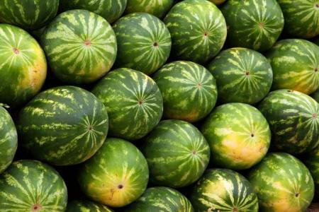 Man tries to woo ex-girlfriend with 99 watermelons