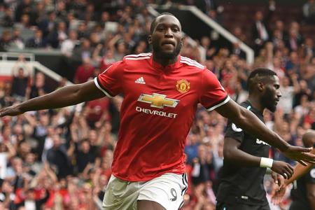 Lukaku brace fires Man United to winning start